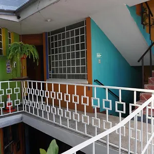 Hostal Guatefriends Guest house